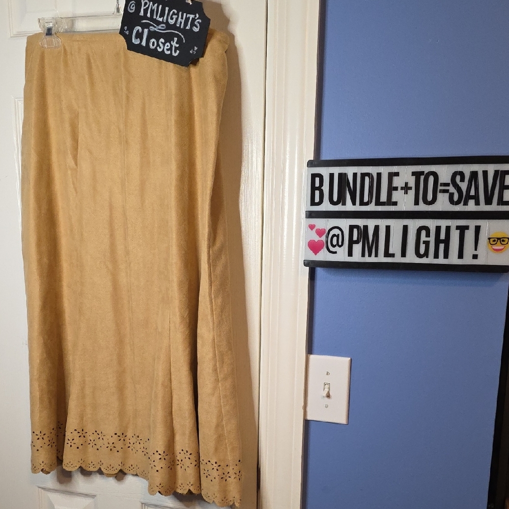 Sag Harbor 12 Tan Skirt Suede Cut Out Bottom Scalloped